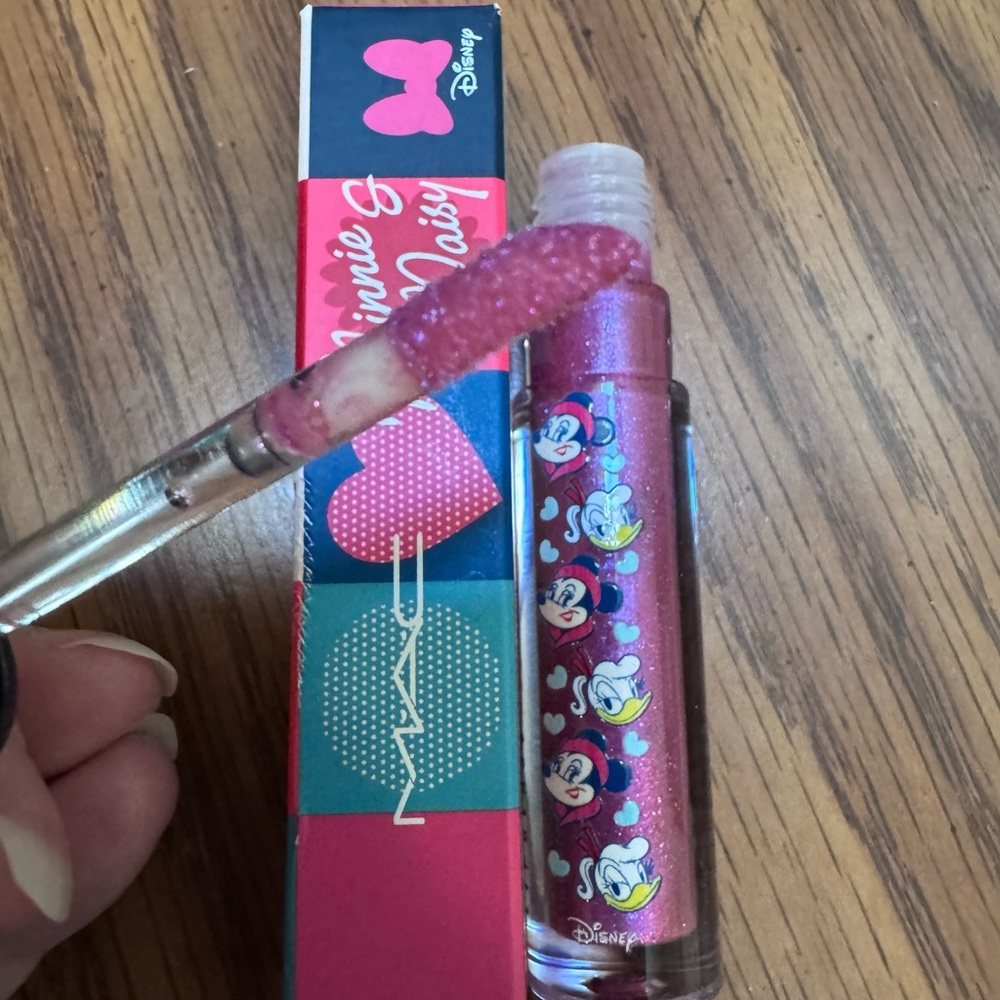MAC x Disney Minnie & Daisy “Polka Dot”Lipgloss - Picture 6 of 7